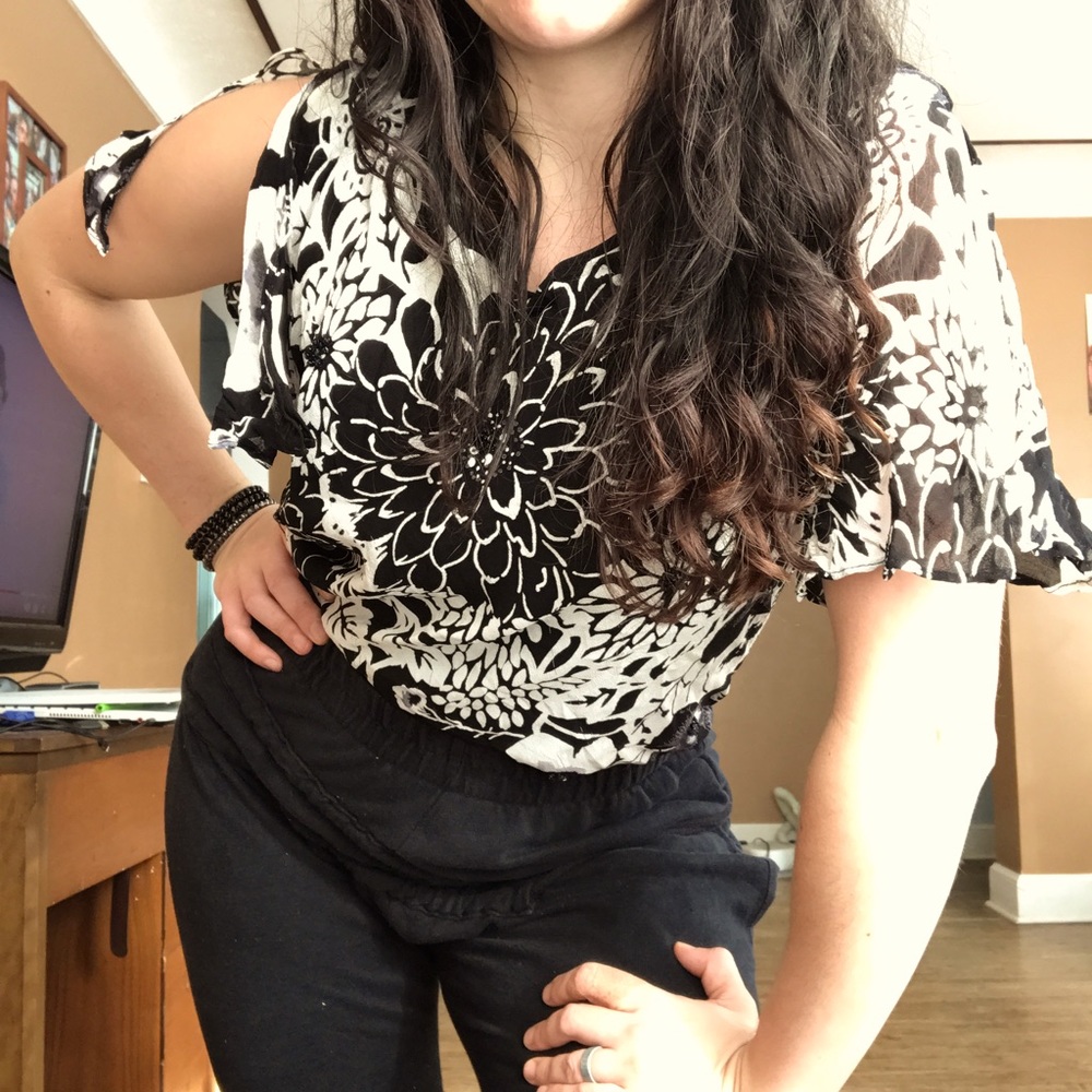 Beautiful vintage style bold floral blouse